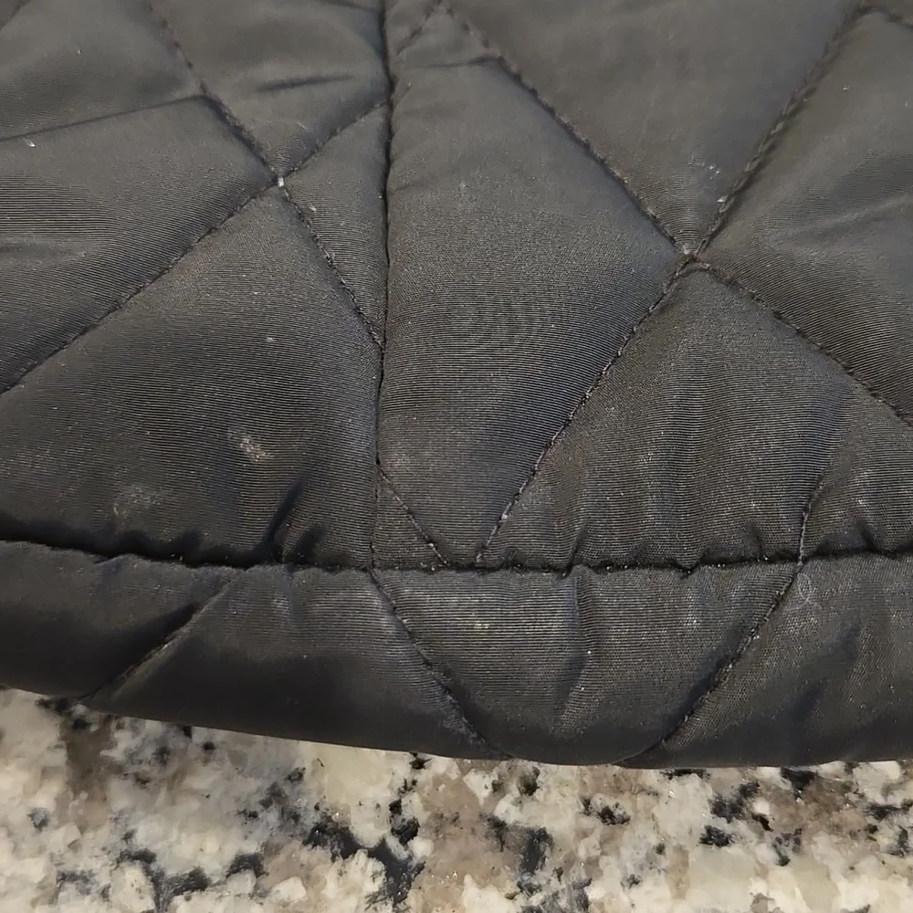 VERA BRADLEY ULTRALIGHT QUILTED HIPSTER CROSSBODY BAG IN BLACK.